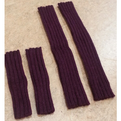 Stulpen "aubergine 15cm" für Neugeborene bzw. Pulswärmer für Kinder aus 100% Wolle (Baby-Alpaca)- gaaaanz weich und kuschelig 15 cm